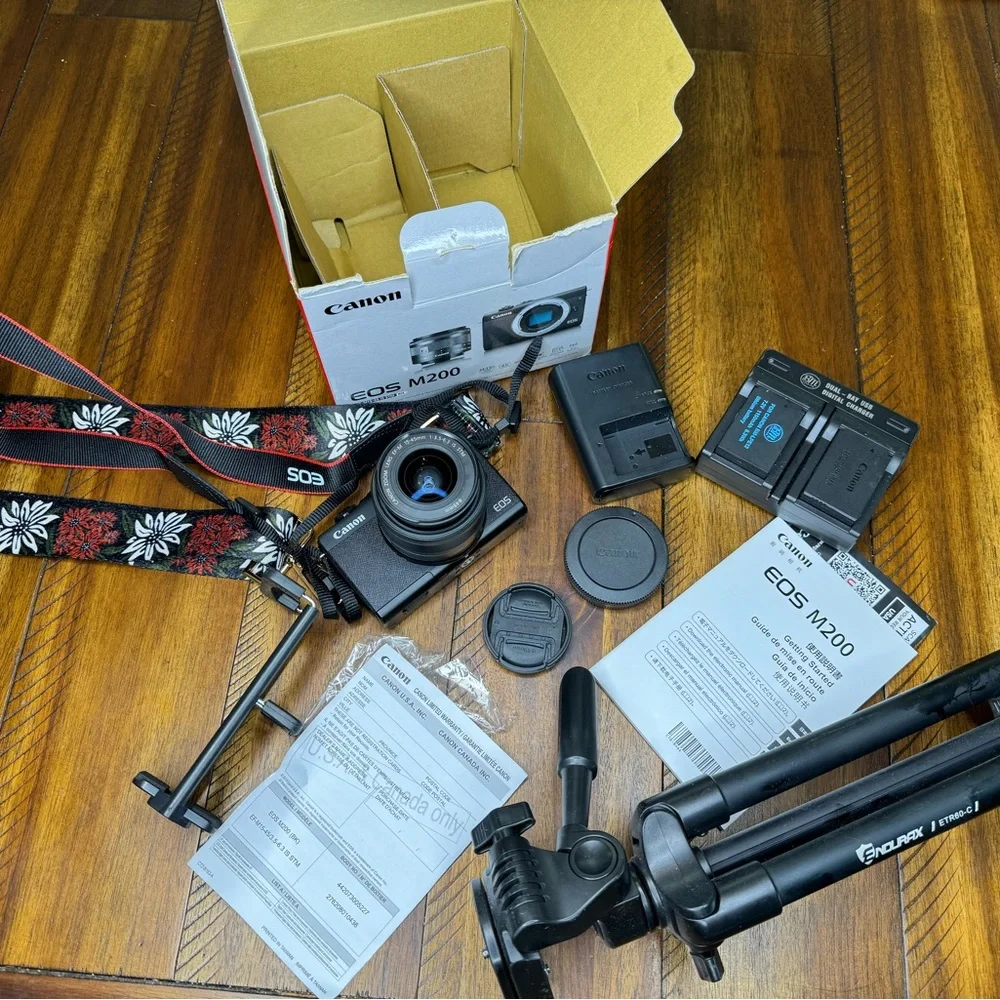 Canon Blogging Camera EOS M200